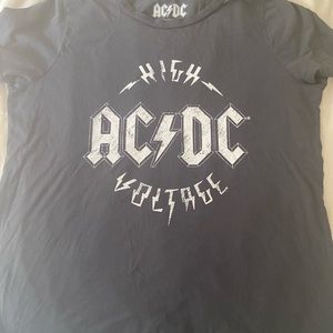 Super cute graphic tee!